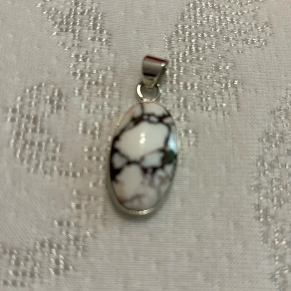 NEW Sterling silver wild horse pendant - Picture 1 of 7